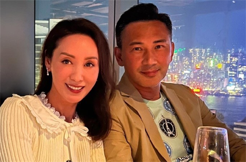 Vợ chồng Quách Khả Doanh kỷ niệm 19 năm cưới